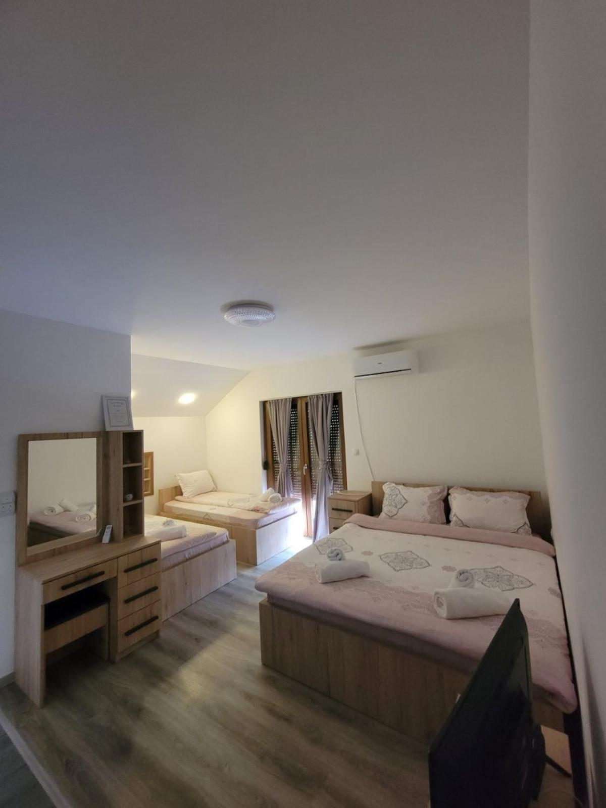 Eleon Motel Brezovice Eksteriør bilde